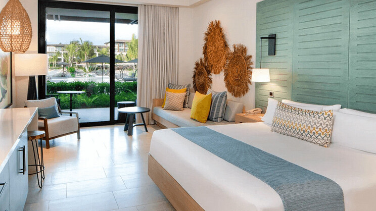 Adults King - Pool View Junior Suite 